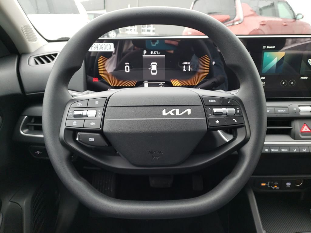 New 2025 Kia K4 LXS image 11