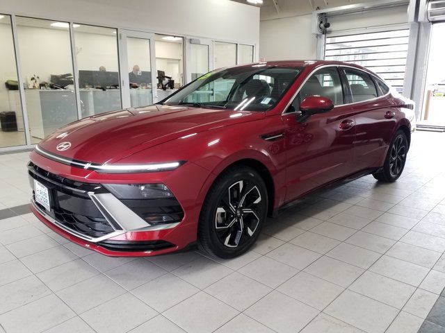 Used 2025 Hyundai Sonata SEL FWD image 2