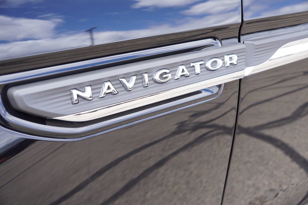 Used 2022 Lincoln Navigator Reserve AWD/4WD image 14