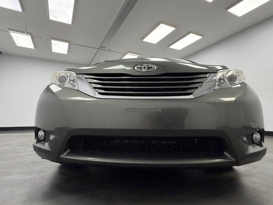 Used 2011 Toyota Sienna XLE w/ Premium Pkg AWD/4WD image 11