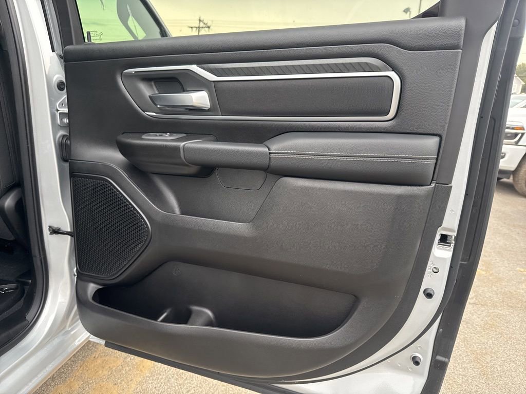 New 2026 RAM 1500 4x4 Crew Cab image 28