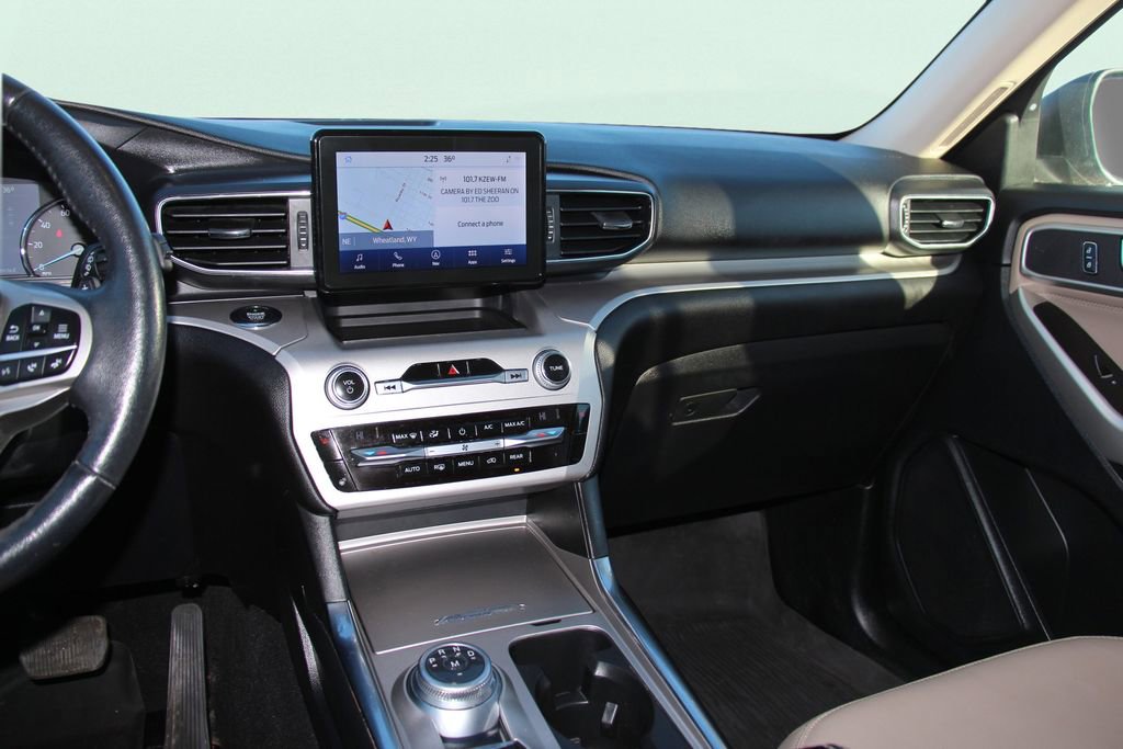 Used 2021 Ford Explorer XLT w/ Equipment Group 202A image 10