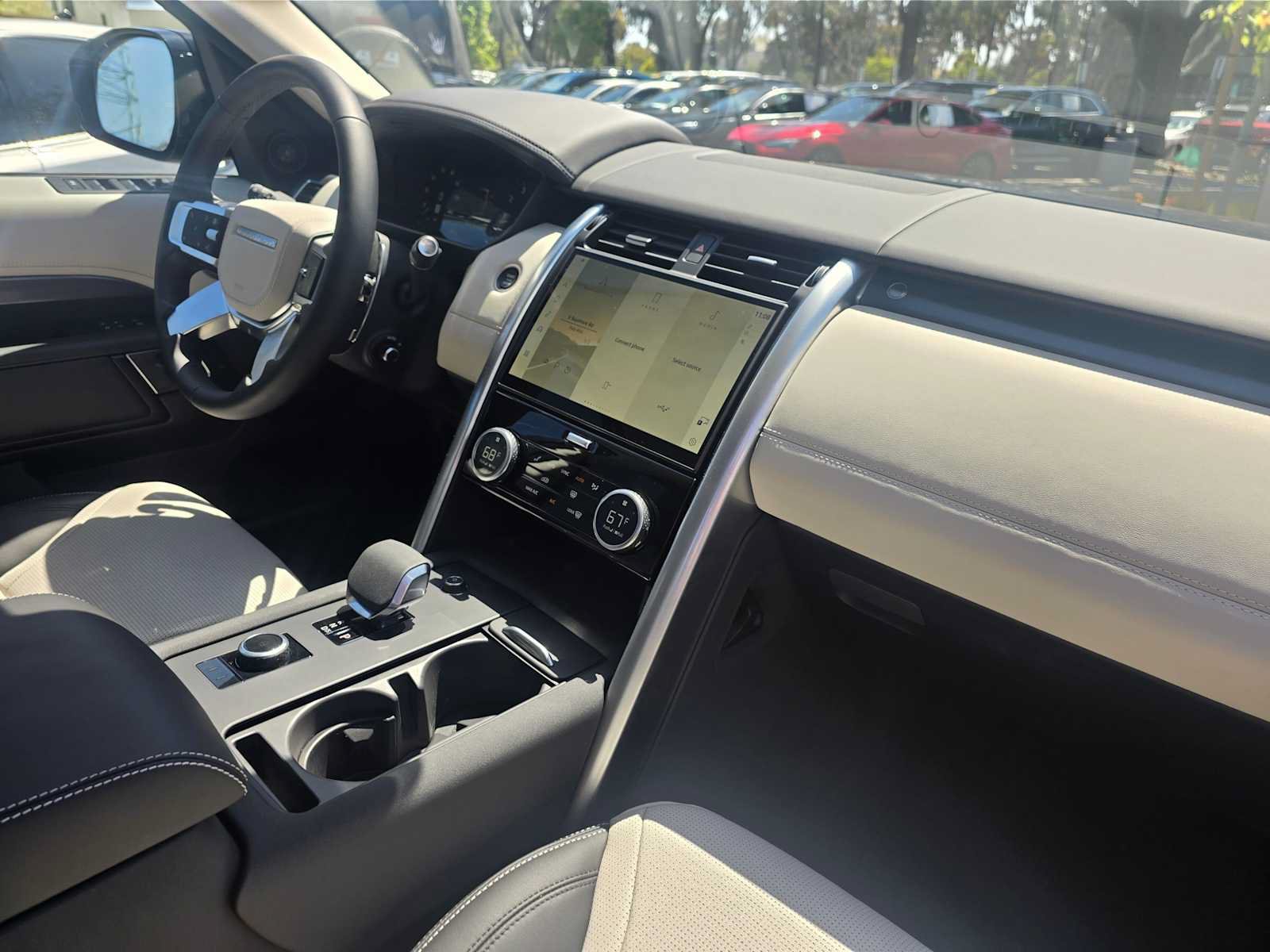 Used 2025 Land Rover Discovery Metropolitan Edition AWD/4WD image 11