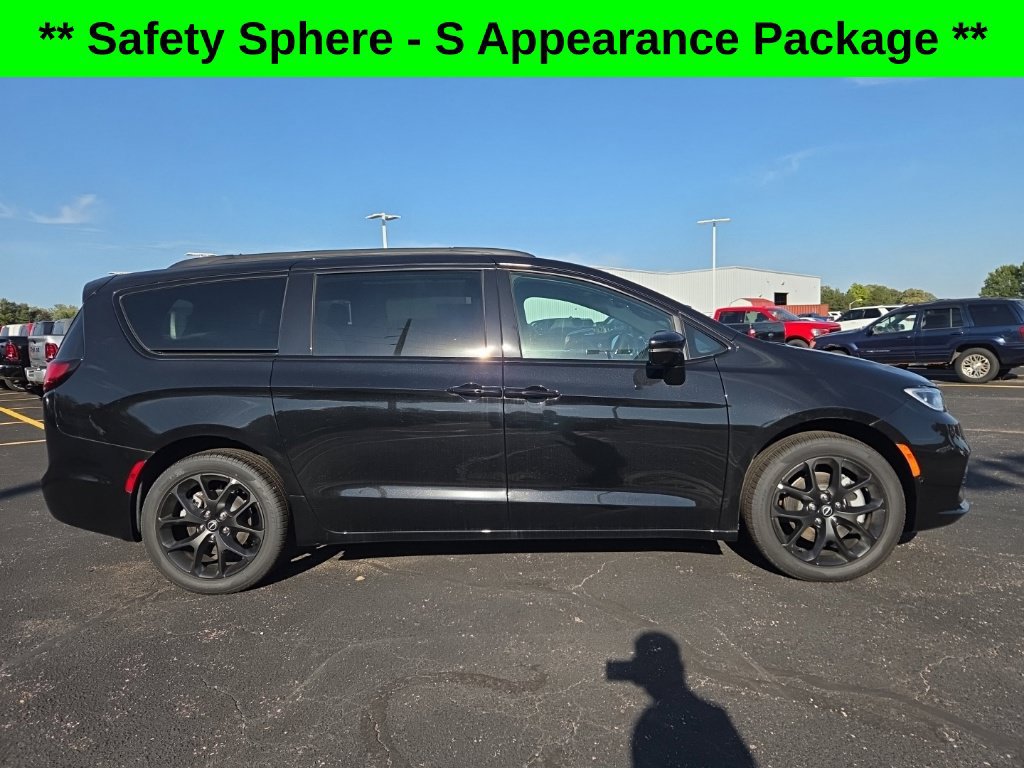 New 2026 Chrysler Pacifica Select w/ S Appearance Package AWD/4WD image 2