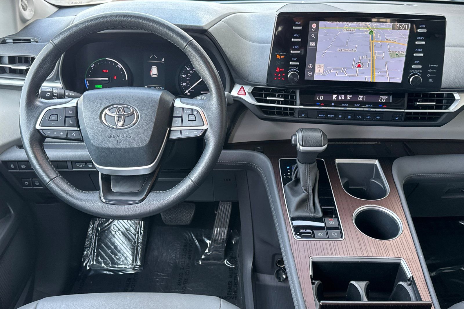 Used 2024 Toyota Sienna XLE w/ XLE Plus Package image 20