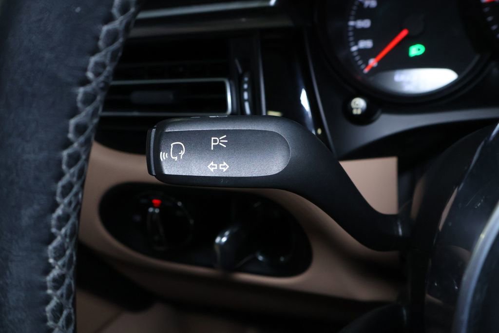 Used 2019 Porsche Macan AWD/4WD image 26