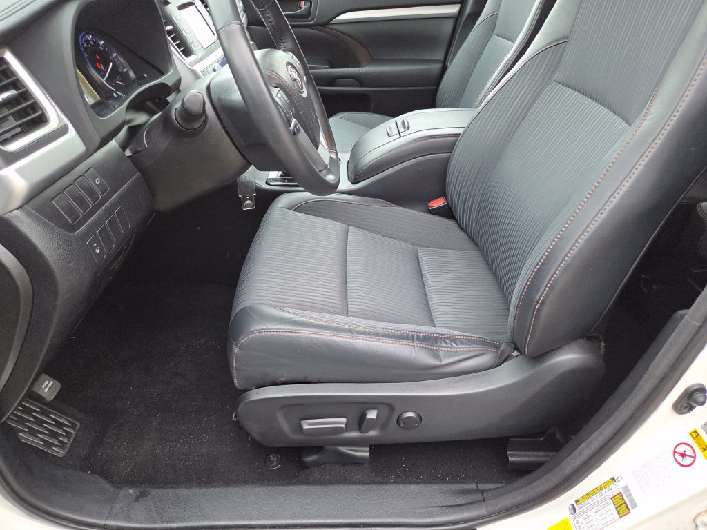 Used 2015 Toyota Highlander Plus FWD image 6