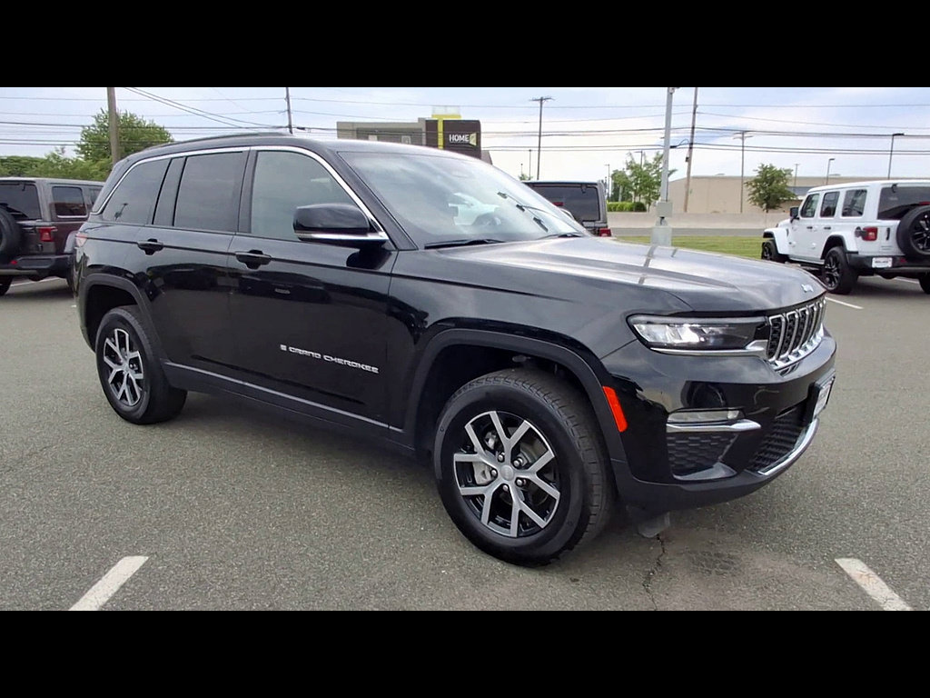 Used 2024 Jeep Grand Cherokee Limited AWD/4WD image 2
