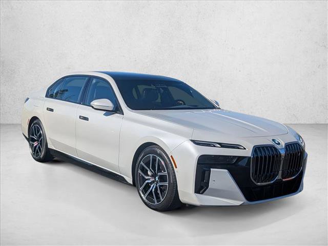 Used 2025 BMW i7 xDrive60 AWD/4WD image 3