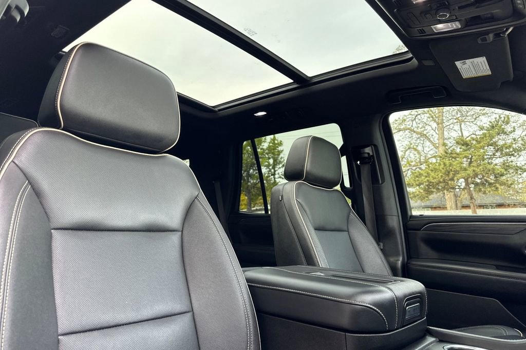 Used 2023 GMC Yukon SLT w/ SLT Premium Package AWD/4WD image 19