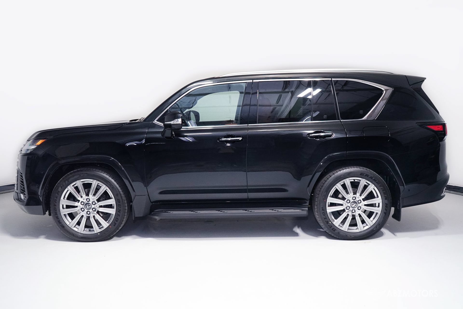 Used 2026 Lexus LX 700h Ultra Luxury w/ Accessory Package (Z1) AWD/4WD image 4