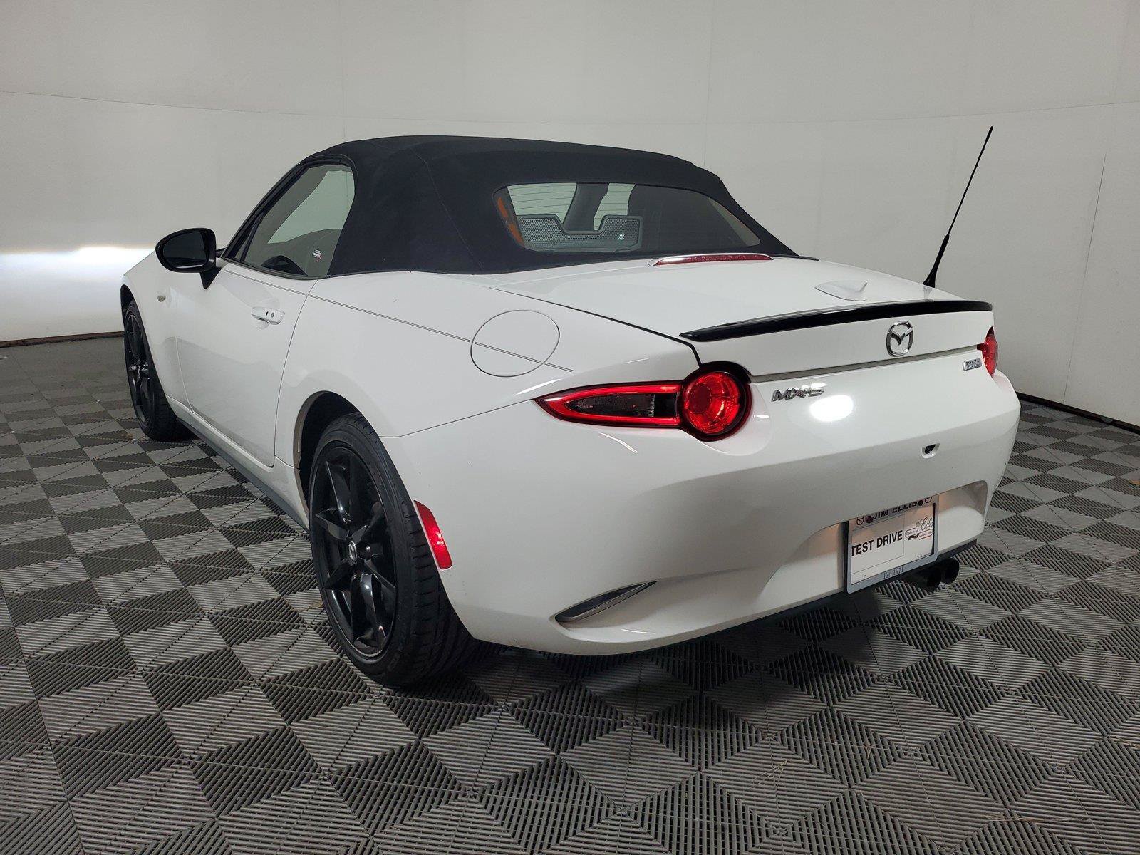 Used 2019 MAZDA MX-5 Miata Club RWD image 6