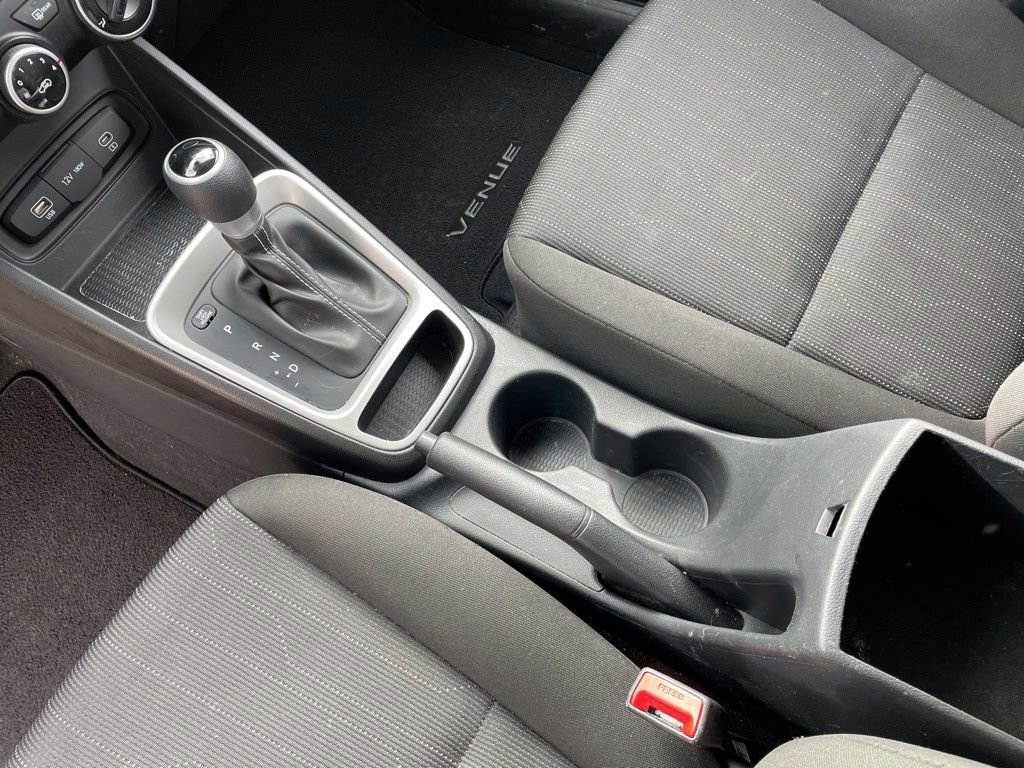 Used 2023 Hyundai Venue SE FWD image 9