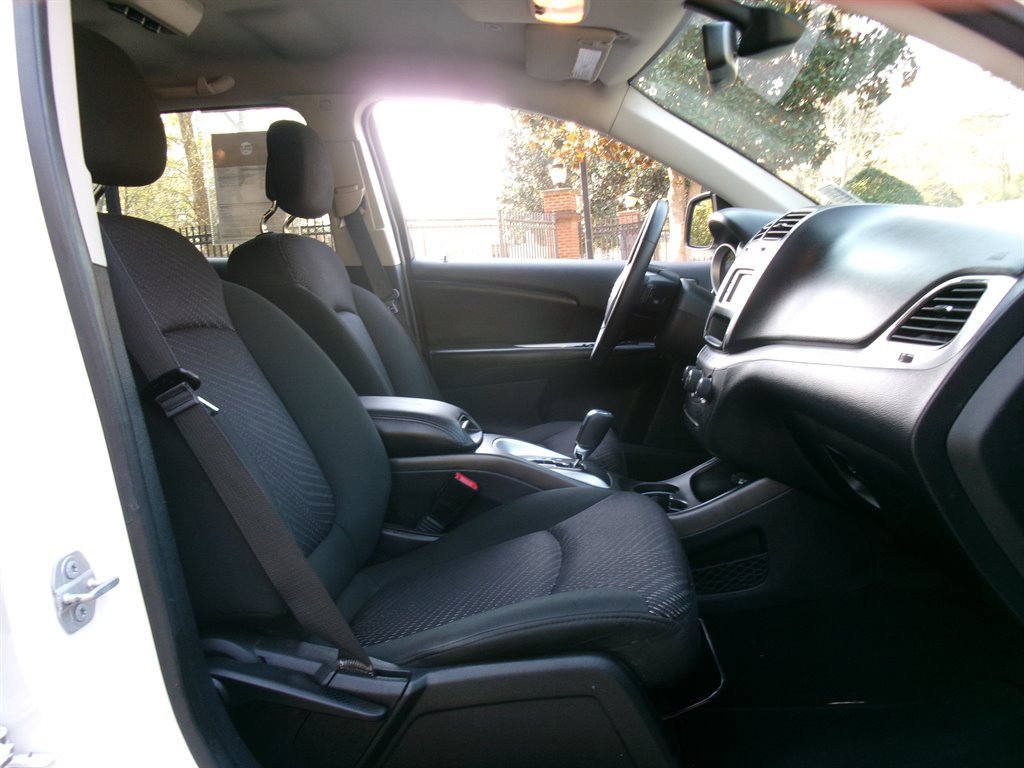 Used 2019 Dodge Journey SE w/ Connectivity Group FWD image 14