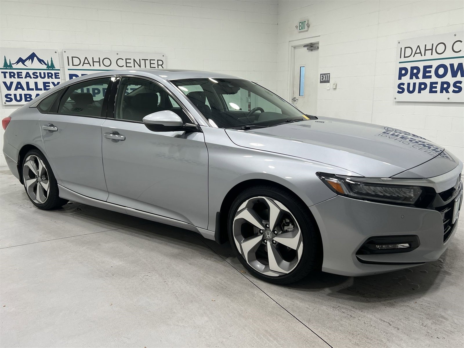 Used 2020 Honda Accord Touring image 2