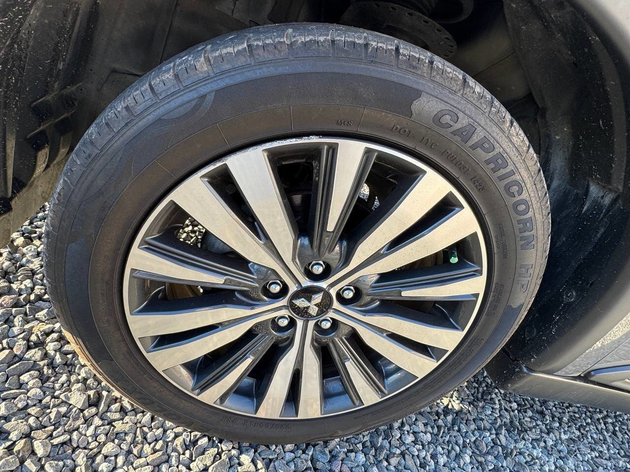 Used 2020 Mitsubishi Outlander ES image 26