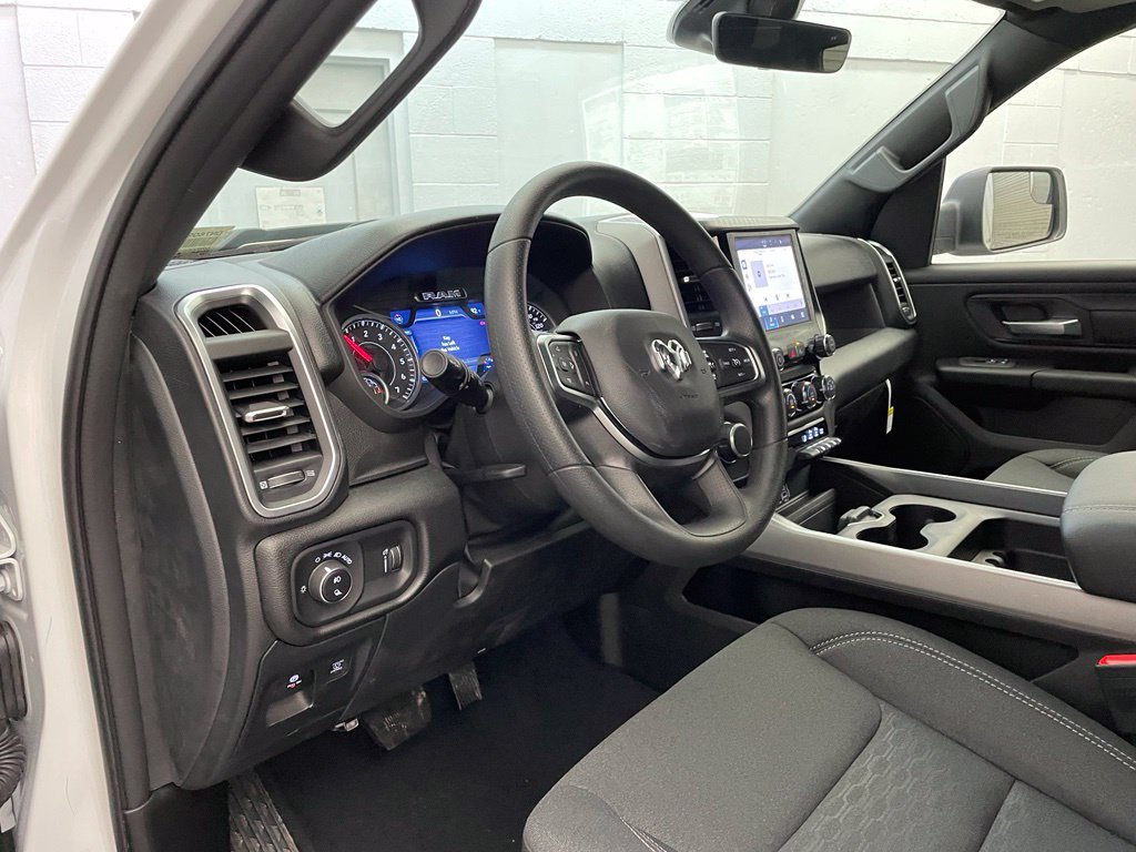 New 2026 RAM 1500 Express AWD/4WD image 15