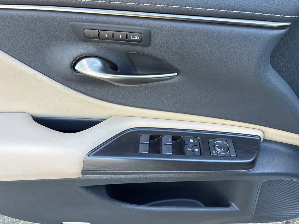 Used 2019 Lexus ES 350 w/ Premium Package image 16