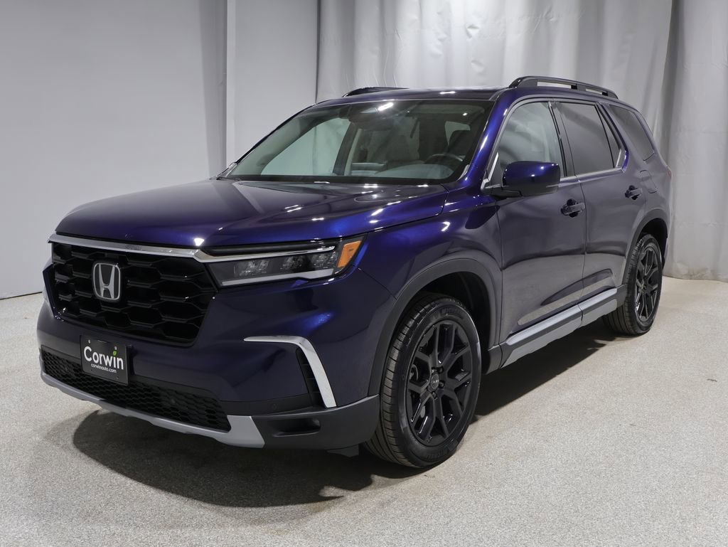 Used 2025 Honda Pilot Touring image 7