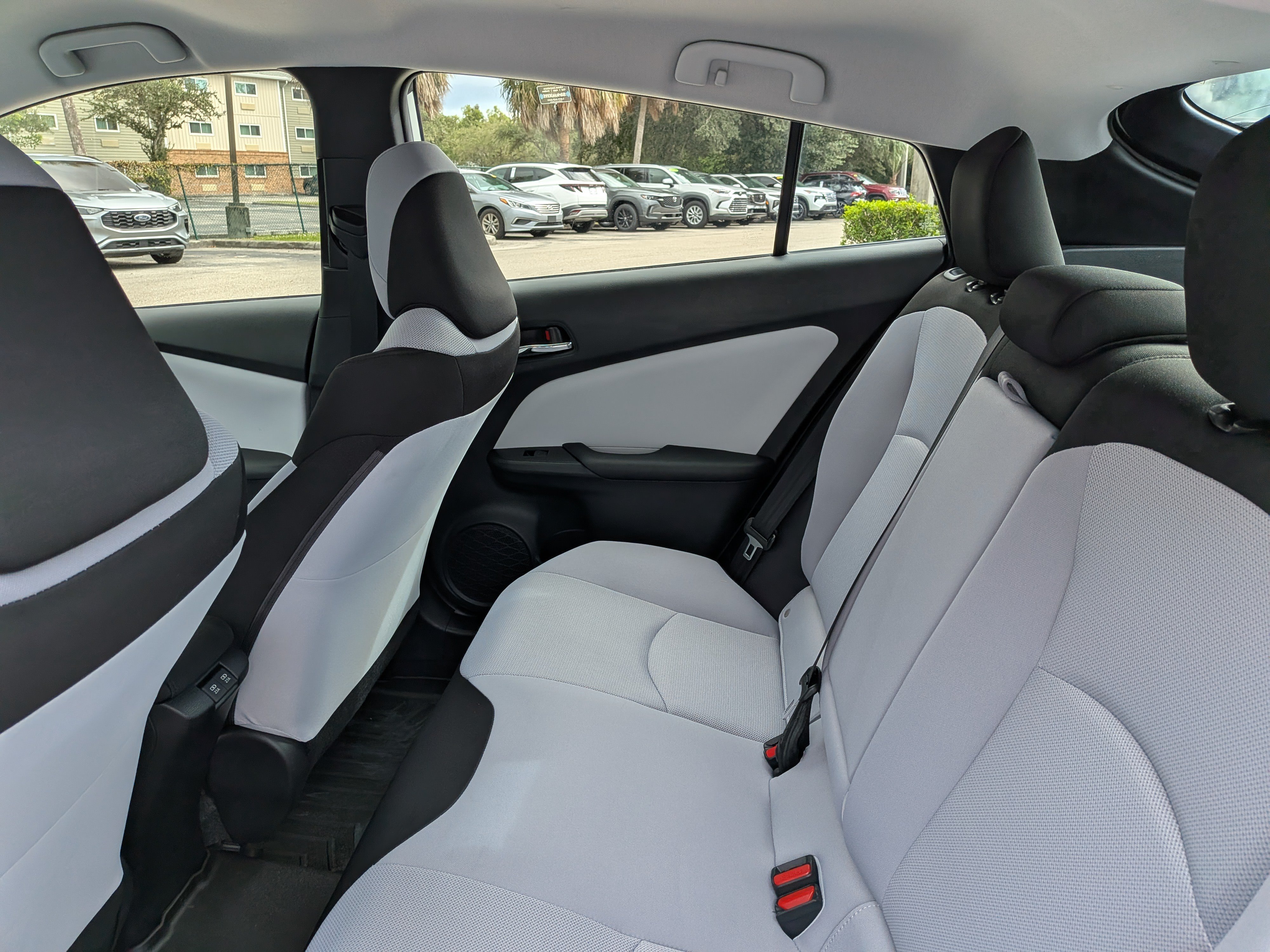 Used 2021 Toyota Prius L Eco FWD image 14