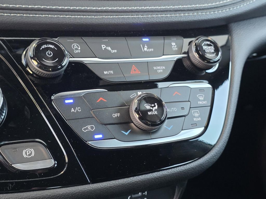 New 2026 Chrysler Pacifica Select image 30