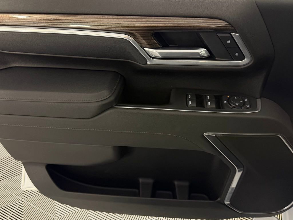 Used 2025 Chevrolet Silverado 2500 LT w/ Convenience Package image 28