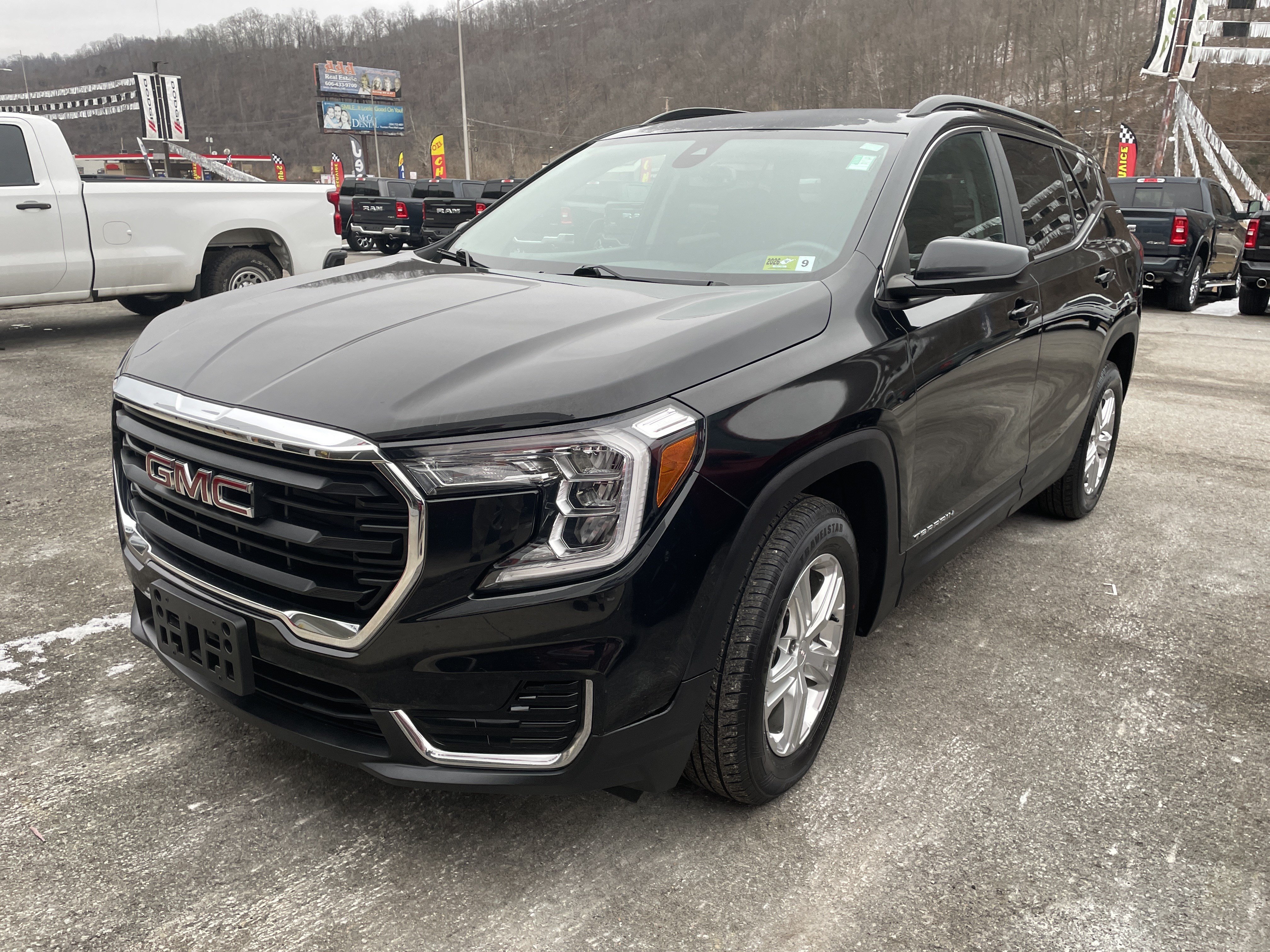 Used 2022 GMC Terrain SLE w/ Driver Convenience Package AWD/4WD image 7