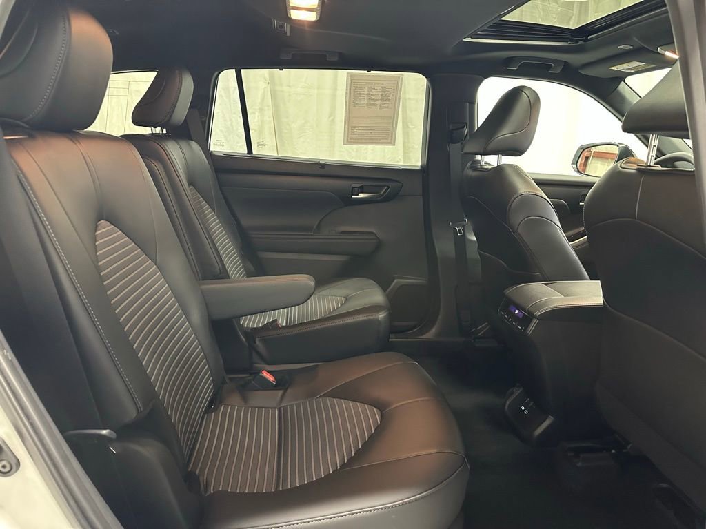 Used 2025 Toyota Highlander XSE image 56