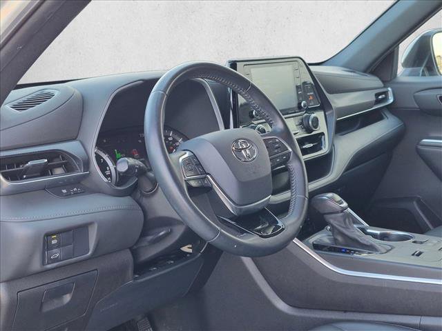 Used 2021 Toyota Highlander XSE FWD image 10