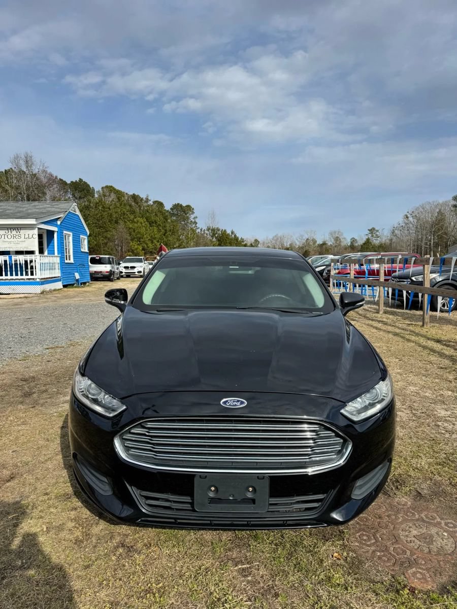 Used 2015 Ford Fusion SE FWD image 3