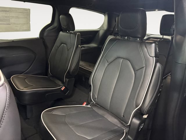 New 2027 Chrysler Pacifica Limited AWD/4WD image 25