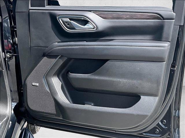 Used 2024 Chevrolet Suburban LT w/ Luxury Package RWD image 18