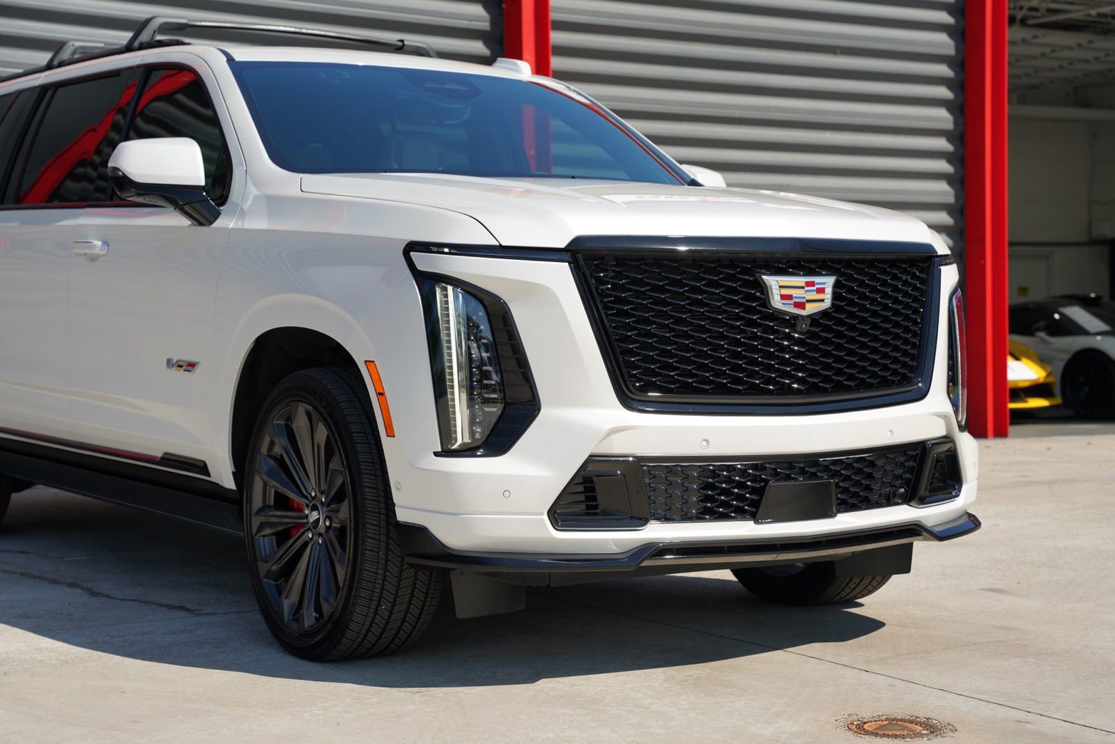 Used 2025 Cadillac Escalade ESV V AWD/4WD image 7