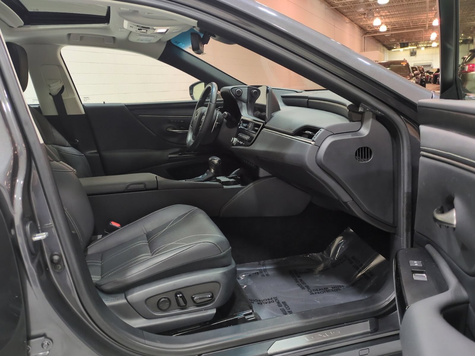 Used 2023 Lexus ES 350 Ultra Luxury w/ Accessory Package (Z1) FWD image 10