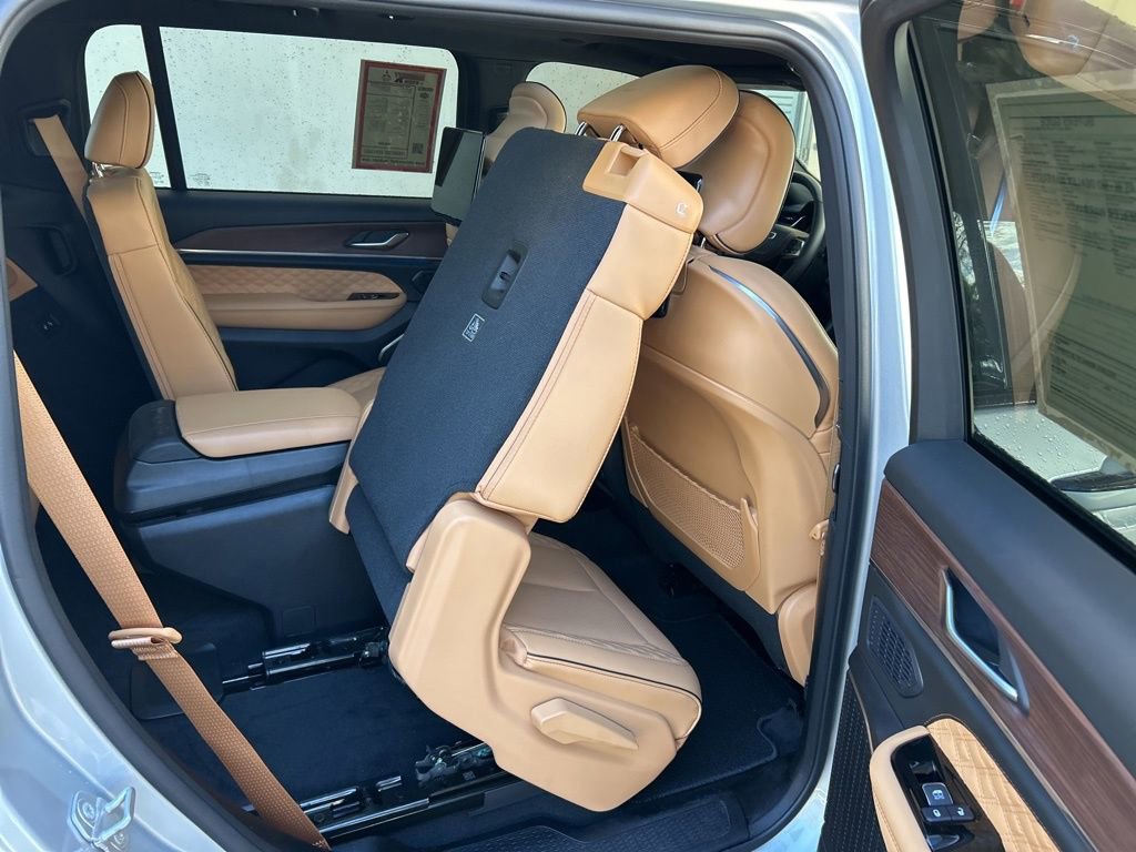 Used 2025 Jeep Grand Cherokee L Summit w/ Advanced Protech Group IV image 33