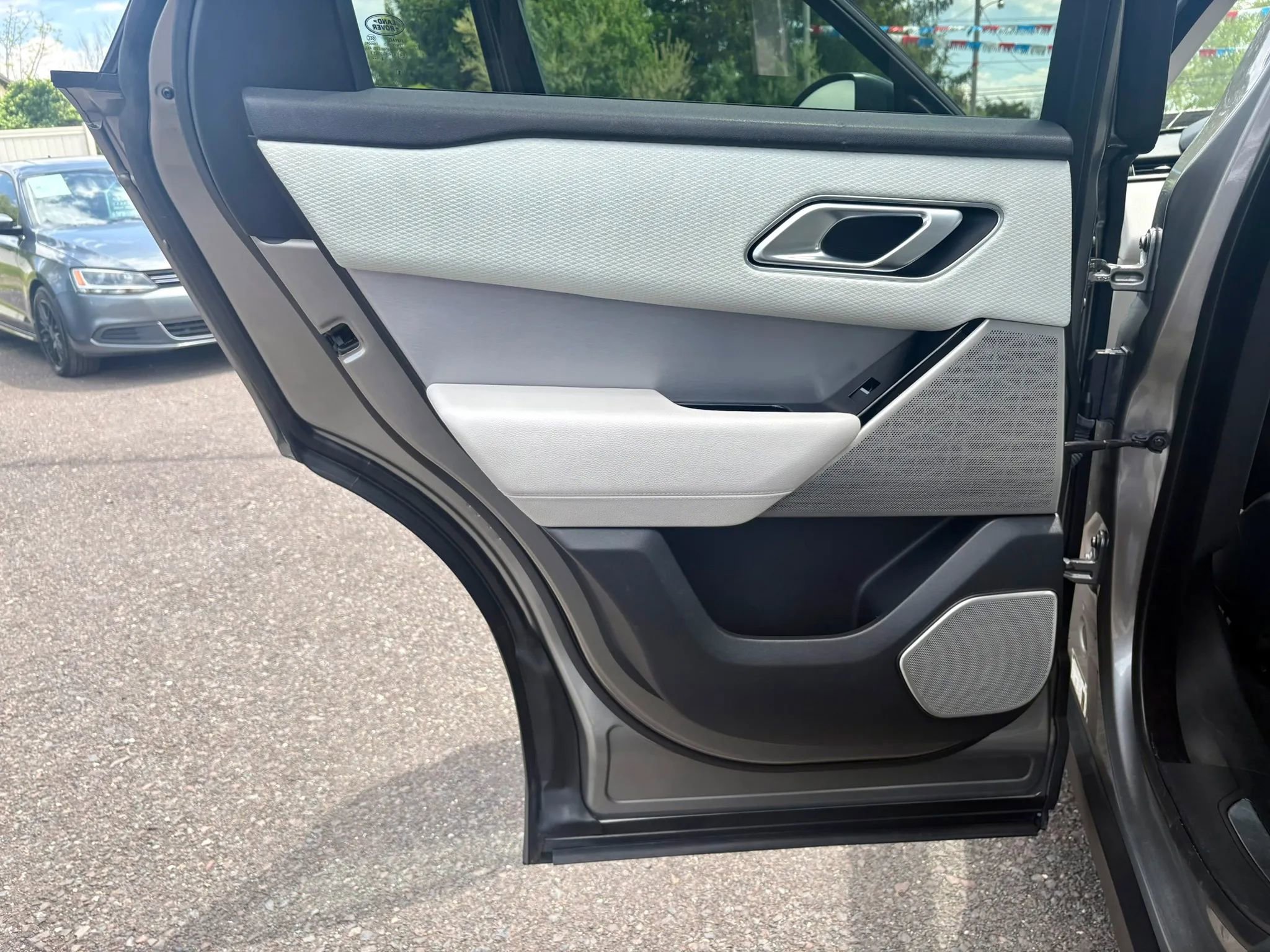Used 2019 Land Rover Range Rover Velar R-Dynamic SE AWD/4WD image 10