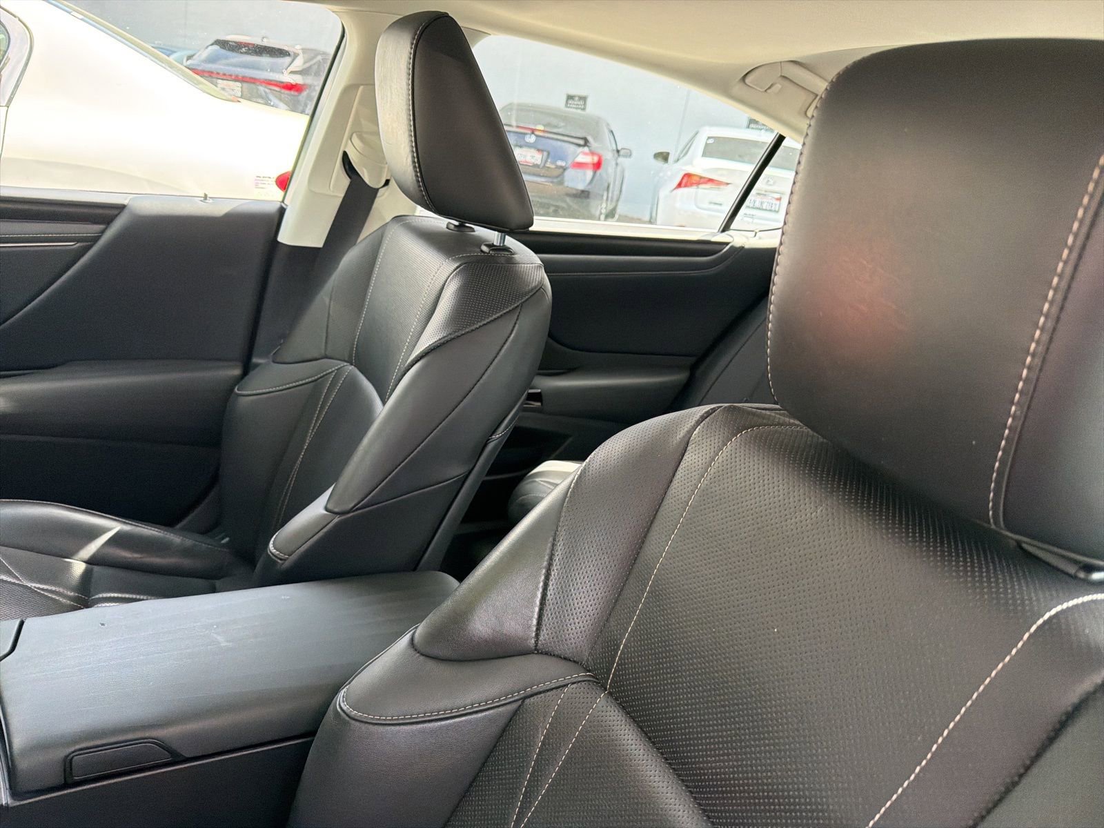 Used 2022 Lexus ES 300h w/ Accessory Package image 7