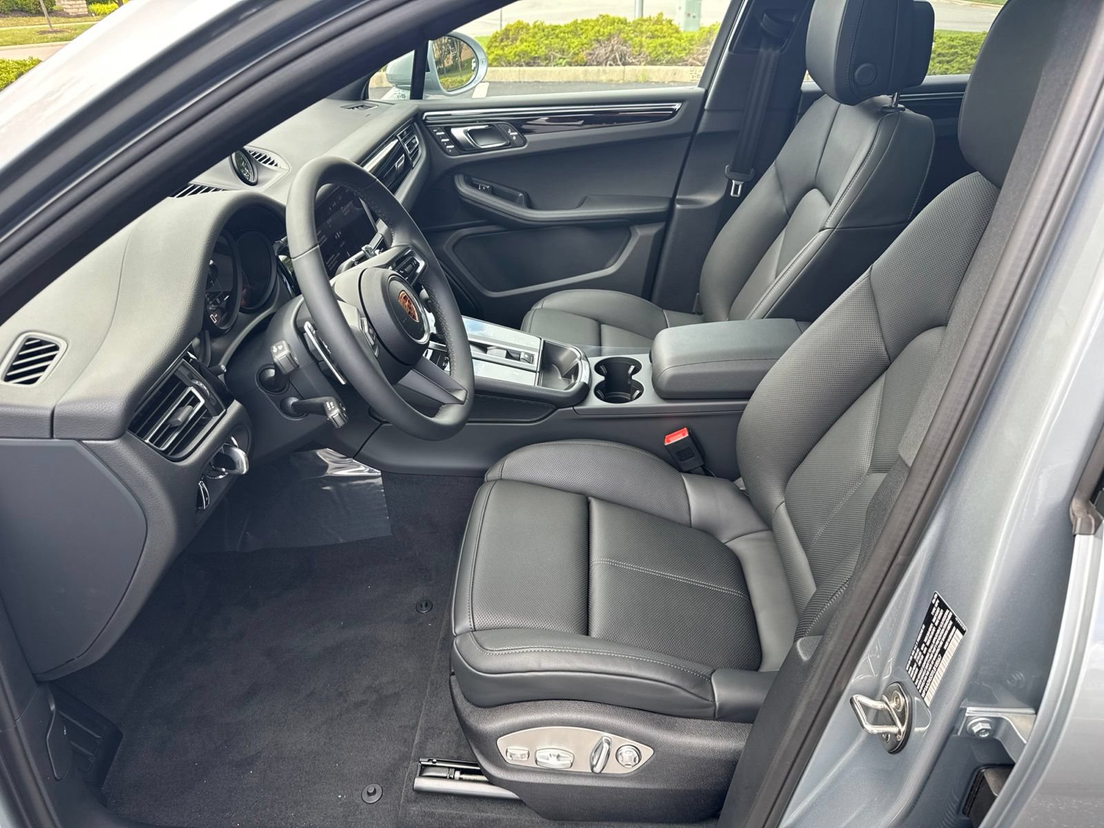 New 2026 Porsche Macan AWD/4WD image 8