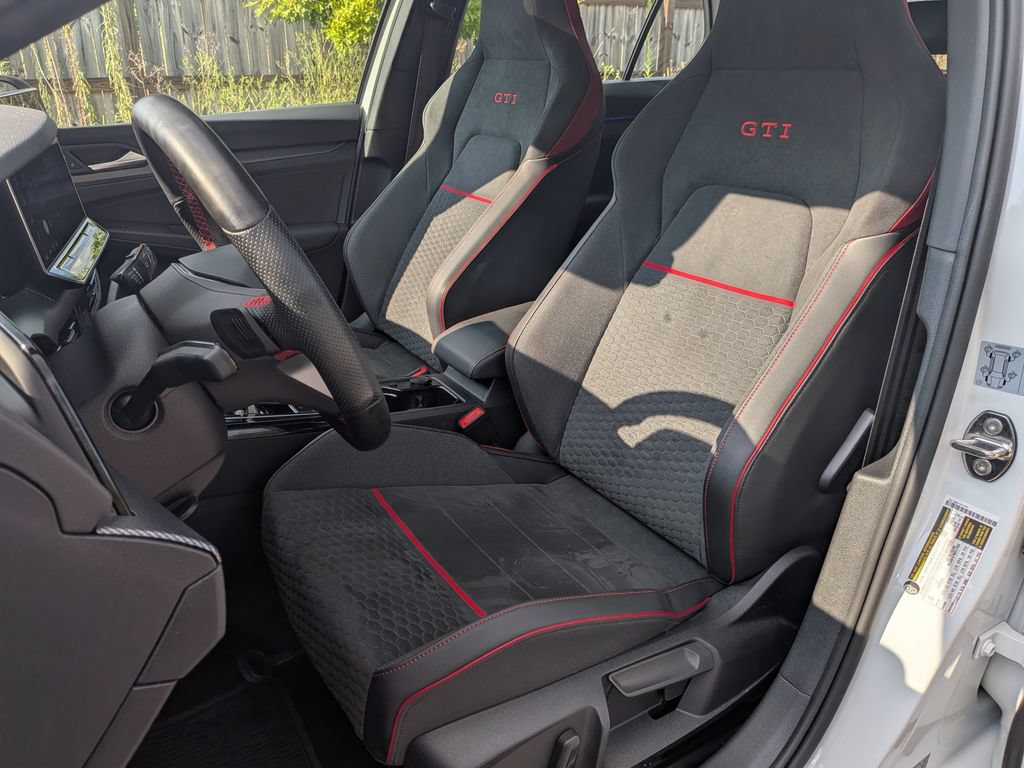 Used 2026 Volkswagen GTI SE FWD image 11