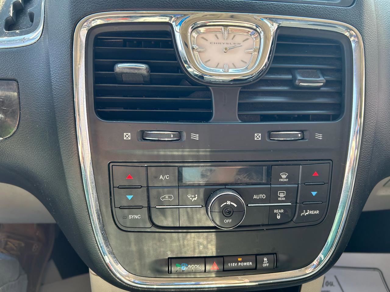 Used 2015 Chrysler Town & Country Touring image 24