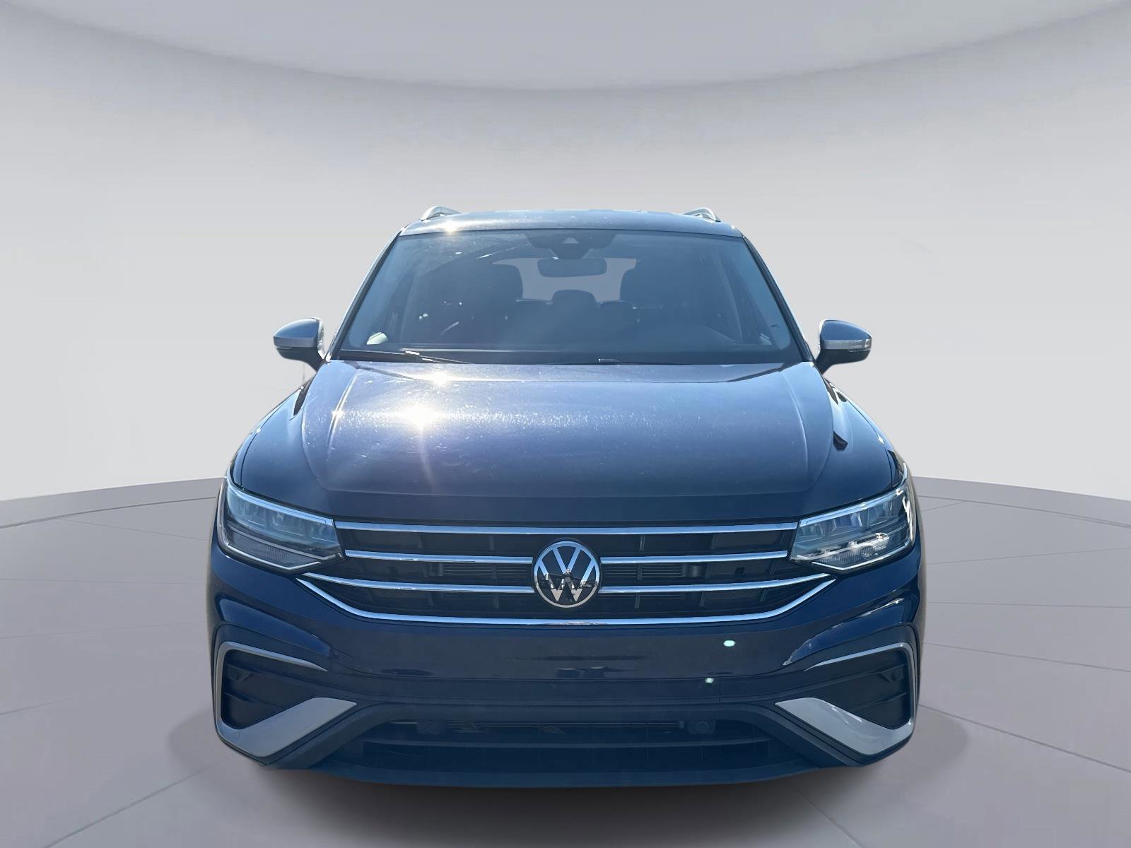 Used 2024 Volkswagen Tiguan Wolfsburg Edition image 9