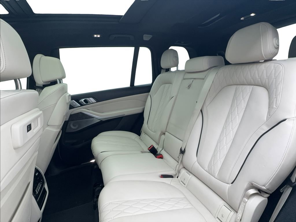 Used 2020 BMW X7 M50i w/ Dynamic Handling Package image 25