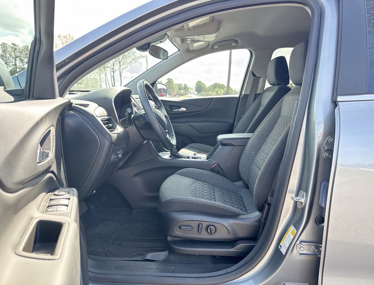 Used 2024 Chevrolet Equinox LT w/ LPO, Floor Liner Package FWD image 17