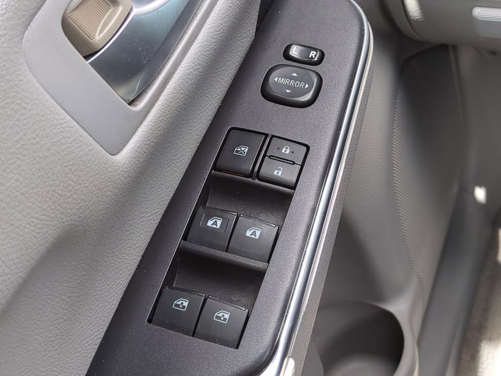 Used 2015 Toyota Camry LE FWD image 19