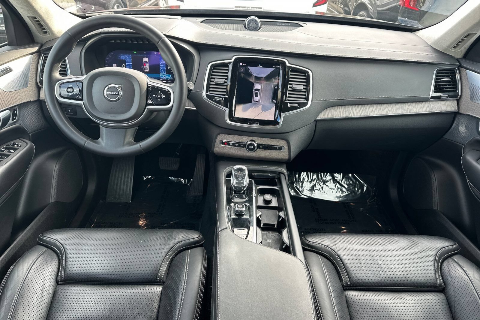 Used 2023 Volvo XC90 T8 Ultimate w/ Lounge Package AWD/4WD image 3