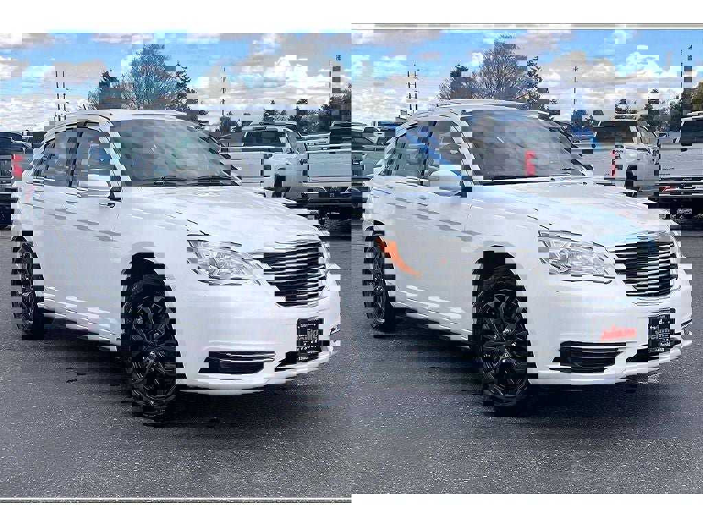 Used 2014 Chrysler 200 LX image 2