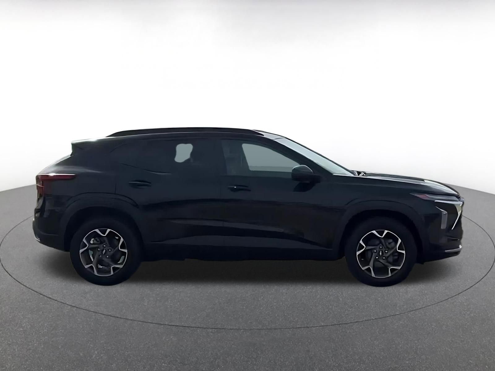 Used 2025 Chevrolet Trax LT w/ LT Convenience Package image 13