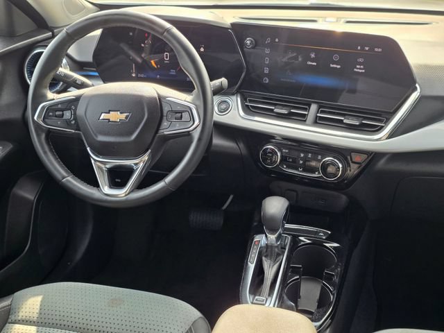 Used 2025 Chevrolet Trax LT w/ LT Convenience Package FWD image 36