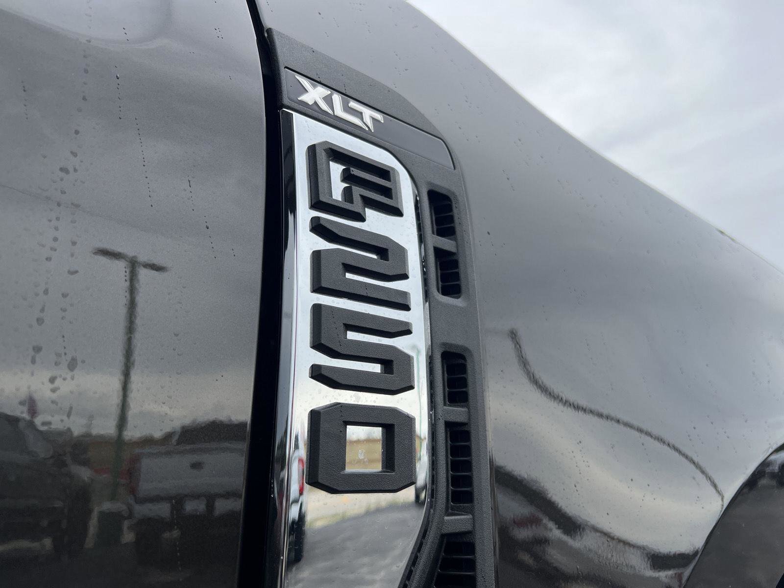 New 2025 Ford F250 XLT image 4