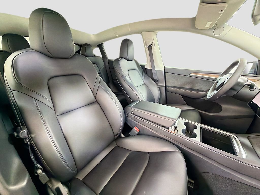 Used 2024 Tesla Model Y Long Range image 29